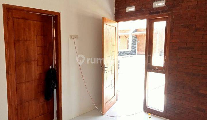 Rumah Dengan Dinding Bata Ekspose 200 Jt an di Prambanan 7