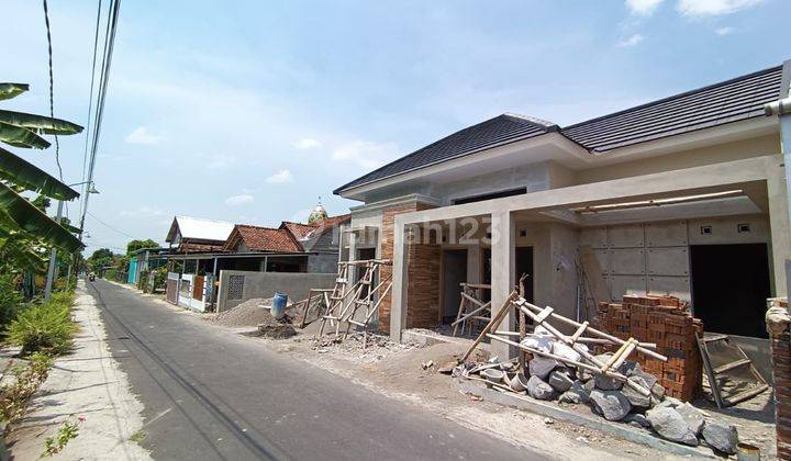 Rumah Mewahtahap Finishing 900 Jtan di Jl Raya Purwomartani  2