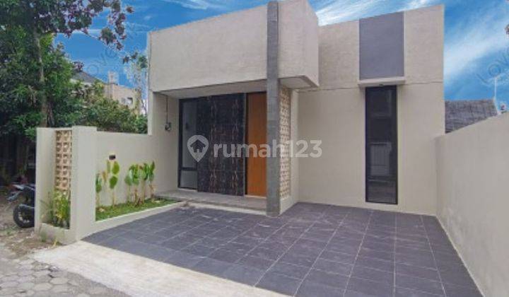 Jual Rumah Konsep Americca Klasik Dekat Kampus Respati Jogja 1