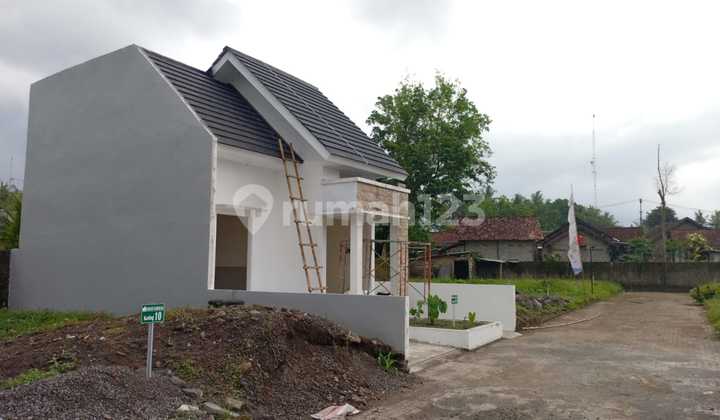 Modern Minimalist Under Construction Residence in Tempel Sleman - Promo 386 Million!