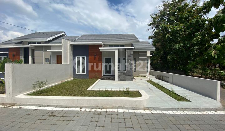 Ready-to-Occupy House in a Strategic Cluster of East Sleman - Price 565 Million.