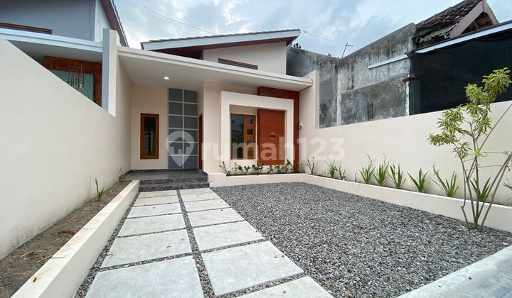 Strategic Ready-to-Occupy House in East Sleman Priced at 636 Million Negotiable. 1