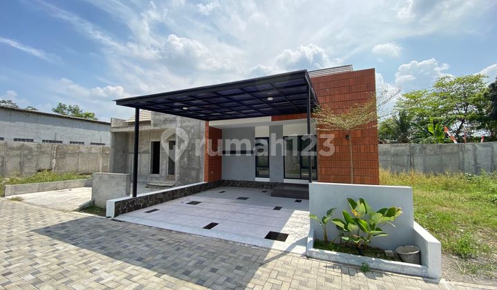 New Ready-to-occupy House Near Sleman Government Center & Sch Mall - Price 622 Million Negotiable.