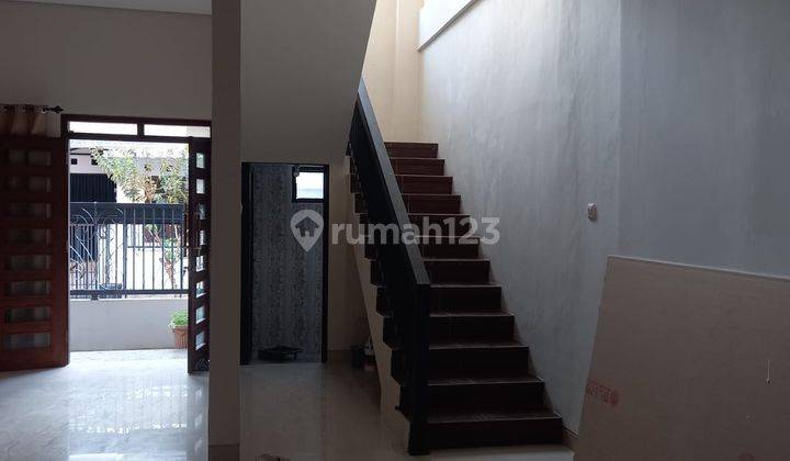 Rumah 2 Lantai, Lingkungan Asri Strategis di Jl Raya Gito Gati 2