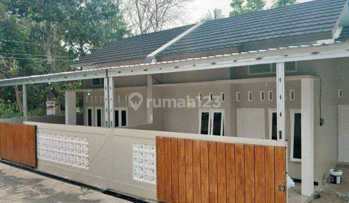 Jual Rumah Siap Huni Desain Modern 400 Jtan di Utara Pasar Godean 1