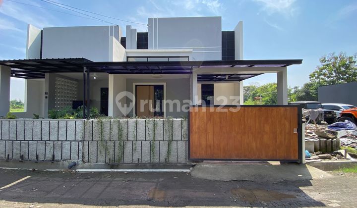 Rumah Kekinian Konsep Taman Indoor di Sleman - Cocok untuk Milenial & Potensi Homestay! 2