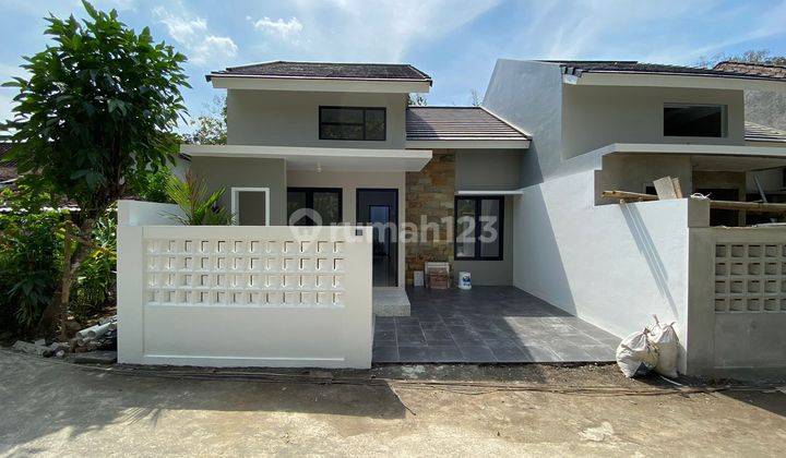 Rumah Cantik Moderen Lokasi Asri Dekat Pasar Godean, Sleman 2