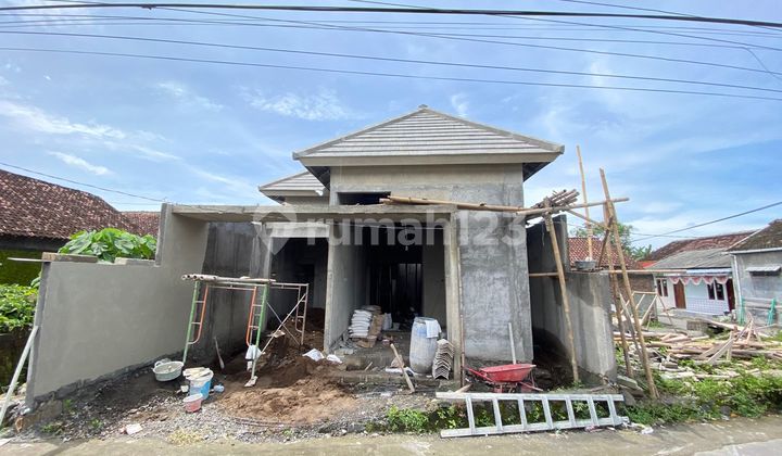 House Under Construction 3 Bedrooms in East Pamela 7 Purwomartani, Price 825 Million Negotiable