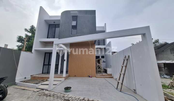 Hunian Baru 2 Lantai Konsep Industrial Modern di Pusat Kota Sleman