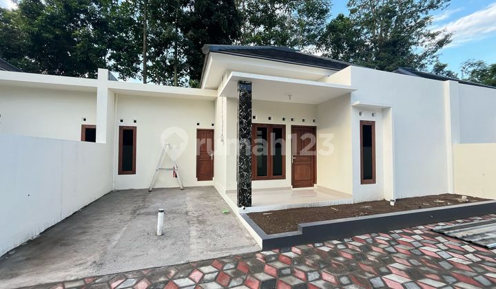 Family Residence in Mlati Sleman Priced at 700 Million Rupiah with Backyard Garden 2