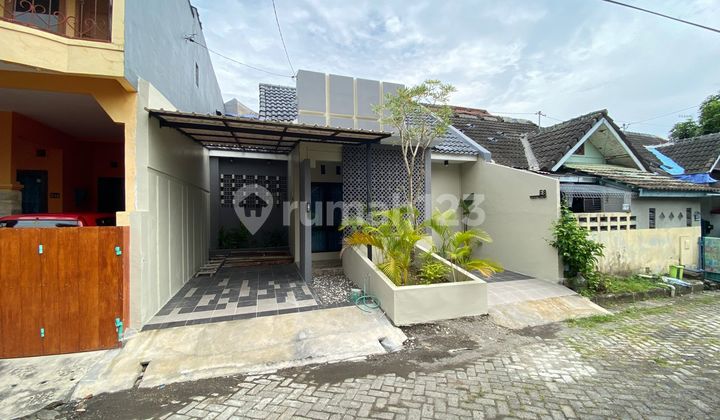 One Gate System! Rumah Nyaman Dekat Pakuwon Mall Akses Jalan 2 Mobil! One Gate System! Rumah Nyaman Dekat Pakuwon Mall Akses Jalan 2 Mobil!
