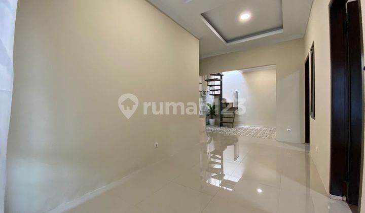 One Gate System! Rumah Nyaman Dekat Pakuwon Mall Akses Jalan 2 Mobil! One Gate System! Rumah Nyaman Dekat Pakuwon Mall Akses Jalan 2 Mobil!