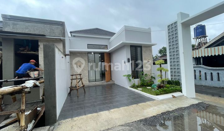 Rumah Baru Modern Tropis Dekat Pemda Sleman & Sleman City Hall + Bonus Menarik