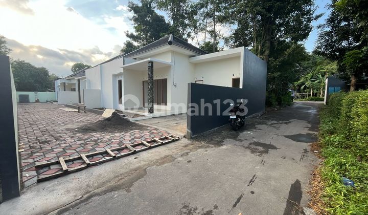 Rumah Siap Huni Strategis di Kota Sleman Dekat Sch, Harga Promo 695 Juta Nego! Rumah Siap Huni Strategis di Kota Sleman Dekat Sch, Harga Promo 695 Juta Nego!