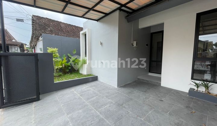 Rumah Baru Siap Huni Dekat Sch - Lokasi Premium Tengah Kota, Nyaman untuk Keluarga & Pebisnis Rumah Baru Siap Huni Dekat Sch - Lokasi Premium Tengah Kota, Nyaman untuk Keluarga & Pebisnis