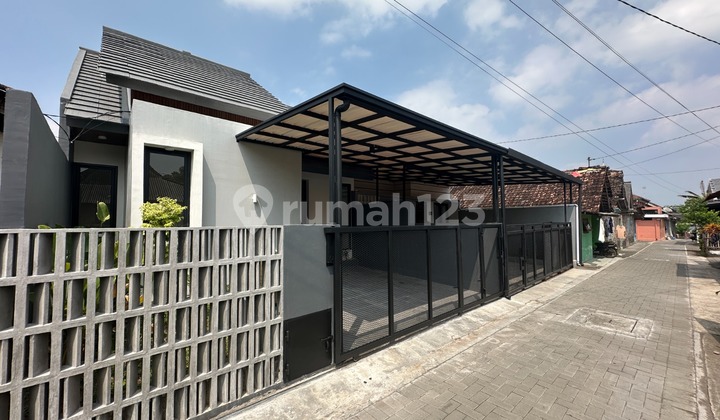 Rumah Baru Siap Huni Dekat Sch - Lokasi Premium Tengah Kota, Nyaman untuk Keluarga & Pebisnis Rumah Baru Siap Huni Dekat Sch - Lokasi Premium Tengah Kota, Nyaman untuk Keluarga & Pebisnis
