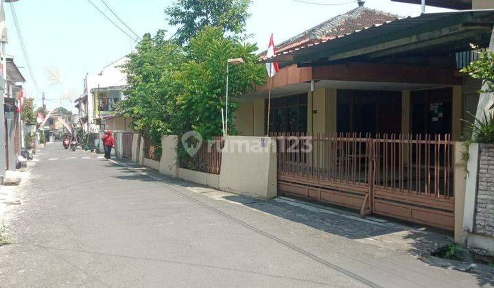 Rumah Kost Dijual Area Kampus UGM Depok Sleman.NEGO AMBYAAR BU!! 1