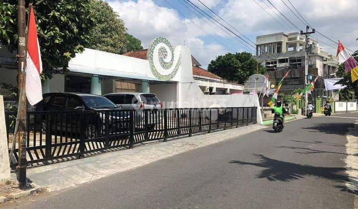 Rumah dan Kantor Mewah Dijual Jogja Area Kampus UGM Pandega. 2