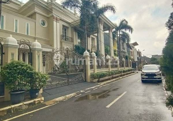 Rumah Bergaya Maroko+Rooftop+Private Pool+Fully Furnished.Duren Sawit