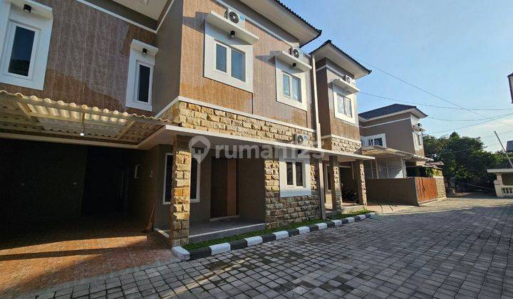 Rumah Mewah Dkt Kampus Uii Ngaglik Jogja.fully Furnished , Yogyakarta 1