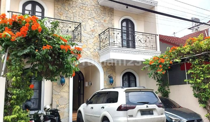 Beautiful Villa in Pavilium Area, Seturan Campus Zone, Jogja.
FULLY FURNISHED!!! Beautiful Villa in Pavilium Area, Seturan Campus Zone, Jogja.
FULLY FURNISHED!!!