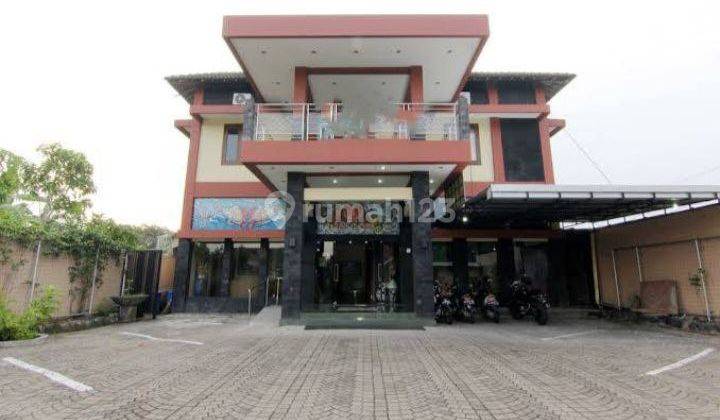 Hotel & Private Pool Dlm Ringroud Maguwoharjo depok sleman Jogja!!!