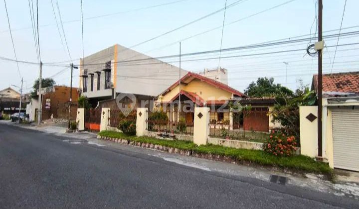 2Rumah Klasik Sejuk Asri Timoho Tengah Kota Jogja.NEGO SAMPAI DEAL BU 2Rumah Klasik Sejuk Asri Timoho Tengah Kota Jogja.NEGO SAMPAI DEAL BU