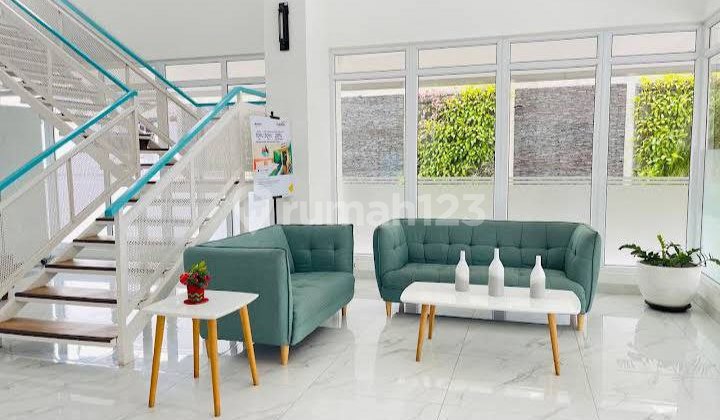 2-Star Hotel  
Luxurious Grand Menteng Central Jakarta.  
THE BEST RARELY FOUND!!