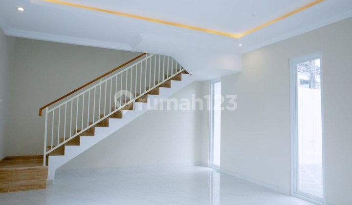 Rumah Cantik 2lantai Dkt Hotel Hyatt Mlati Jogja.PROMO 100JT GERCEP!!