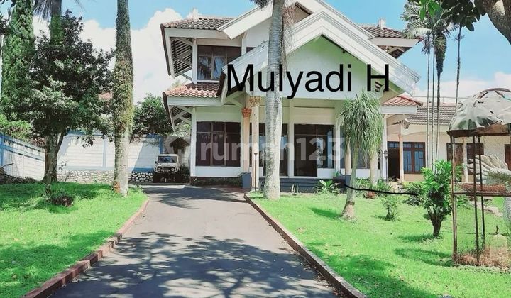 Spacious, Cool, and Green Villa + Hall + Stone Soaking Pool East Java. RARE FIND, MATE!!! Spacious, Cool, and Green Villa + Hall + Stone Soaking Pool East Java. RARE FIND, MATE!!!