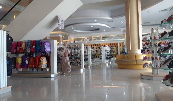 5-story building with the Best Escalator in Palur, Sukoharjo 5-story building with the Best Escalator in Palur, Sukoharjo