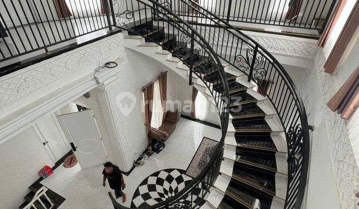 Rumah Mewah 3lantai+Private Pool+Lift+Mini Basket.TERMURAH PULUNG