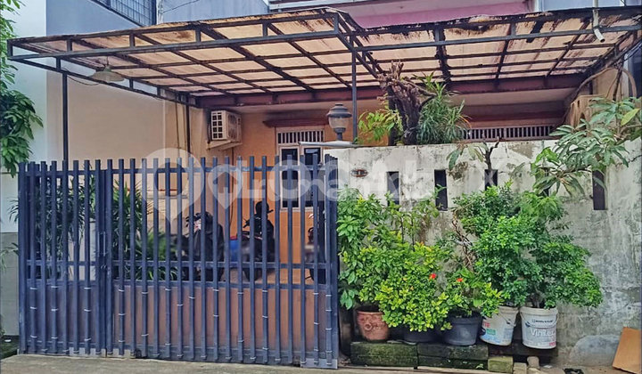 Hybrid Coconut House, Kelapa Gading, North Jakarta