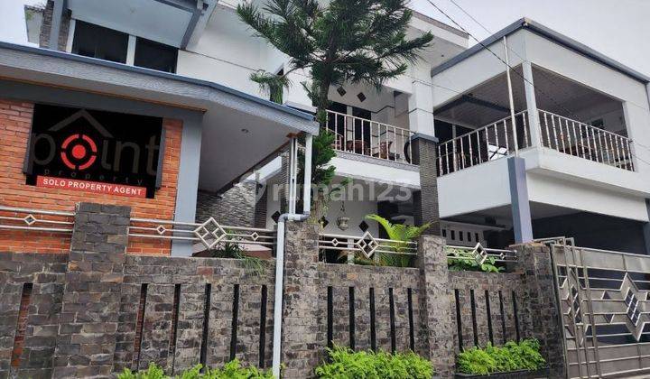 RUMAH MEWAH 2 LANTAI SOLO KOTA DEKAT GOR MANAHAN  1