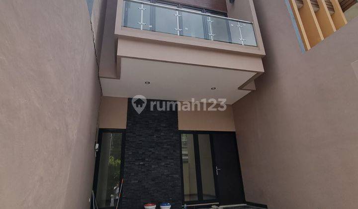 Rumah 2 Lantai Baru Siap Huni di Mulyosari Tengah 2