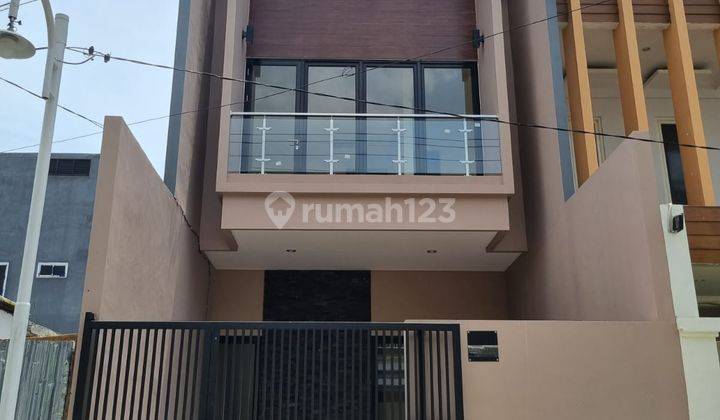 Rumah 2 Lantai Baru Siap Huni di Mulyosari Tengah 1