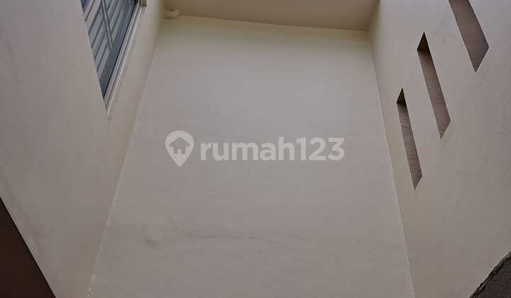 Jual Cepat Rumah Asri Nyaman 2 Lantai Semi Furnished di BSD Delatinos 2