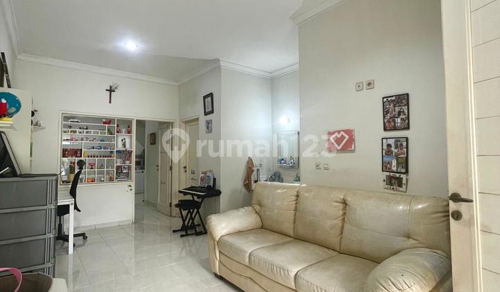 Semi-Furnished, Well-Maintained, Neat House in Sutera Feronia, Alam Sutera 2