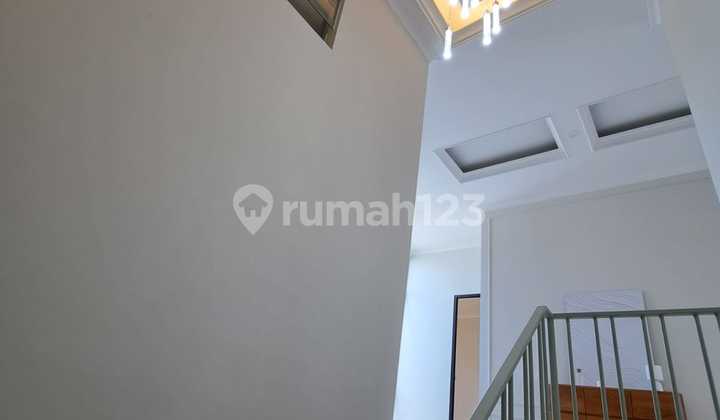 Rumah Hook Brand New Modern Tropical di Kencana Loka BSD 2