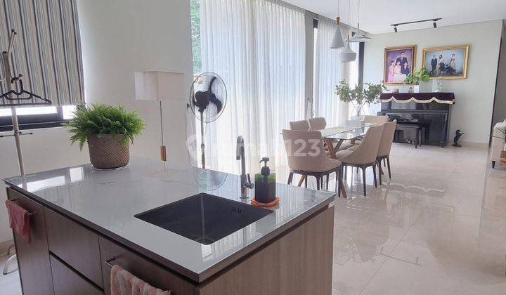  Rumah Style Minimalis Hoek Dekat Danau di Vermont Parkland 2