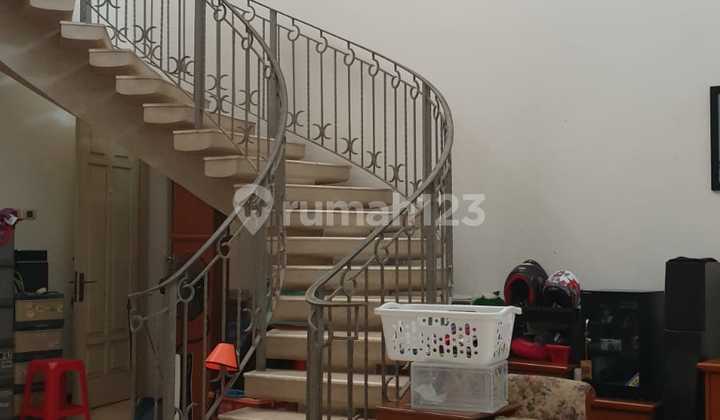 Dijual Rumah Semi Furnished Strategis di Kota Madiun 2