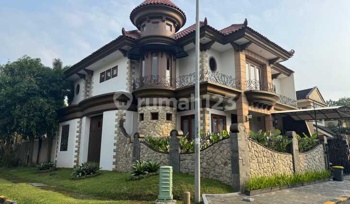 Castle Corner House For Sale Fully Furnished Ready to Occupied in Puspita Loka BSD City Castle Corner House For Sale Fully Furnished Ready to Occupied in Puspita Loka BSD City