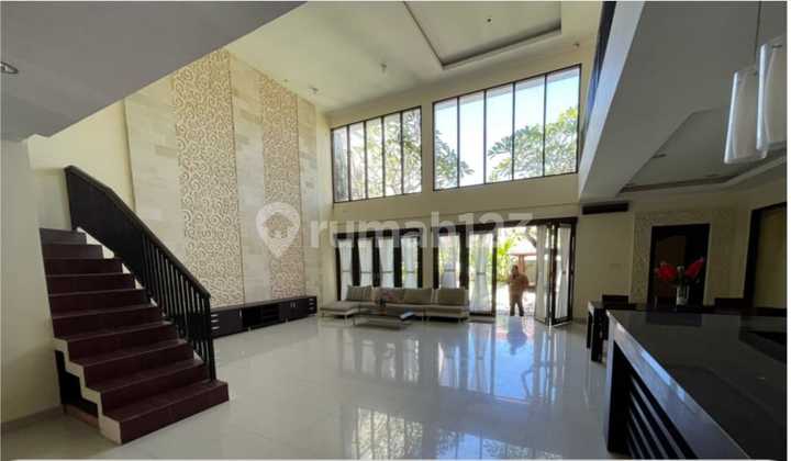 For Sale Spacious House with Swimming Pool in Renon Area 2