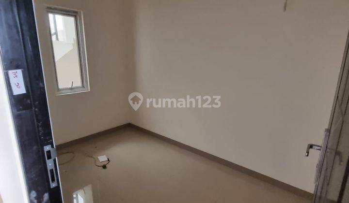 Di Jual Rumah baru Gang salak tanjung duren 2