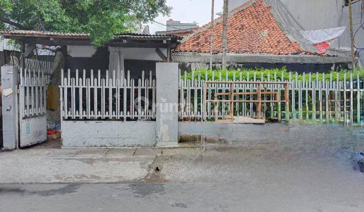 Di  Rumah Keutamaan Dalam 1