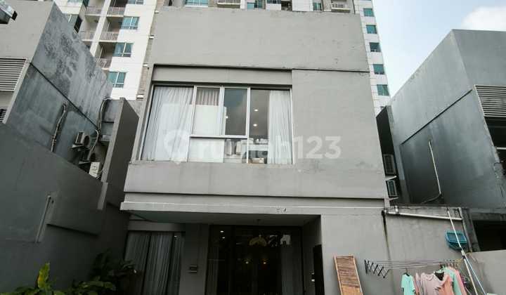Di Jual Town House Essence Darmawangsa Rumah SHM