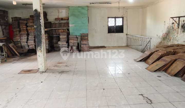 Di Sewa Ruang Lantai 2 & 3 Arwana