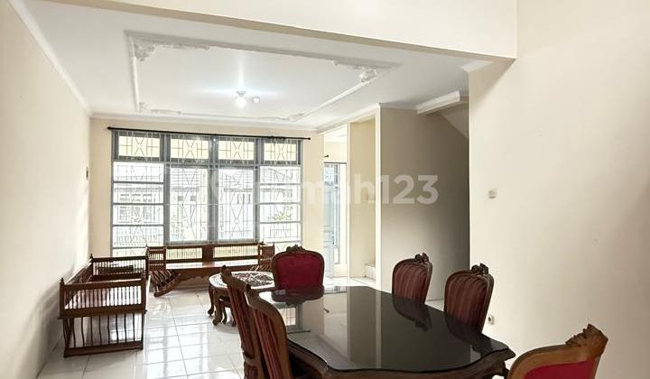 Rumah Siap Huni dengan Halaman Belakang yang Luas di Bintaro Sektor 9 Rumah Siap Huni dengan Halaman Belakang yang Luas di Bintaro Sektor 9