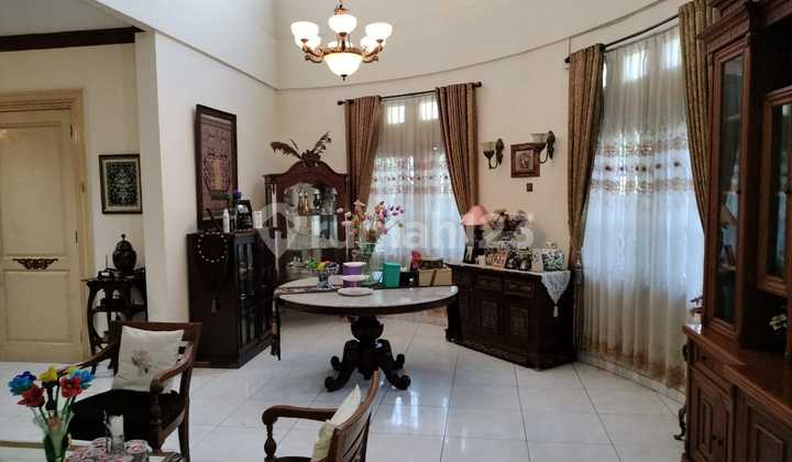 Rumah Siap Huni dengan Halaman Belakang yang Luas di Perumahan Asri Bintaro Sektor 3 2