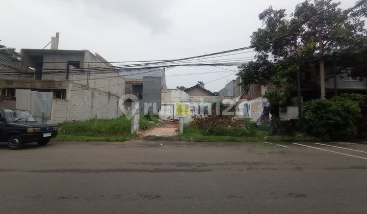 Ready-to-Build Plot Strategically Located by the Road in Bintaro Sector 9.